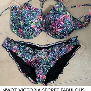 LOOKING 4 THIS SWIM BOTTOM GENTLY WORN SIZE MEDIUM